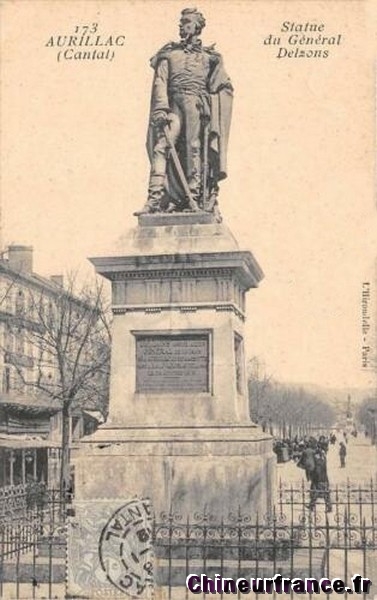 Carte Postale ancienne Aurillac statue du Gnral Delzons