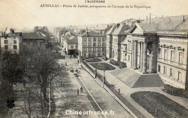 Carte Postale Ancienne palais de justice perspective de l'Avenue de la Rpublique